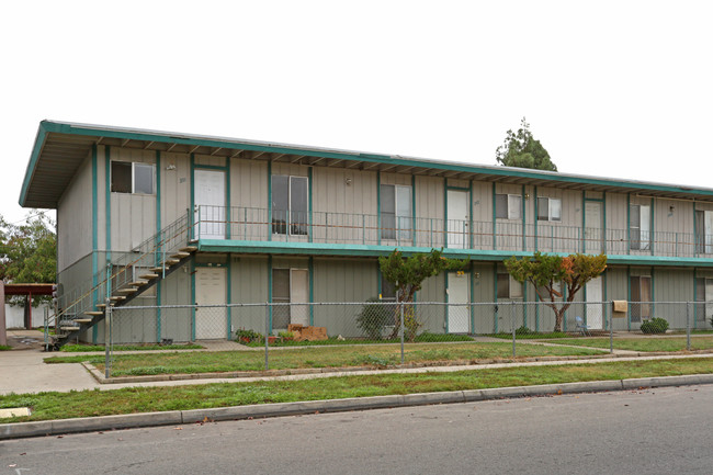 Sierra Pine Apartments in Fresno, CA - Foto de edificio - Building Photo