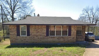 2435 Silver St in Memphis, TN - Building Photo