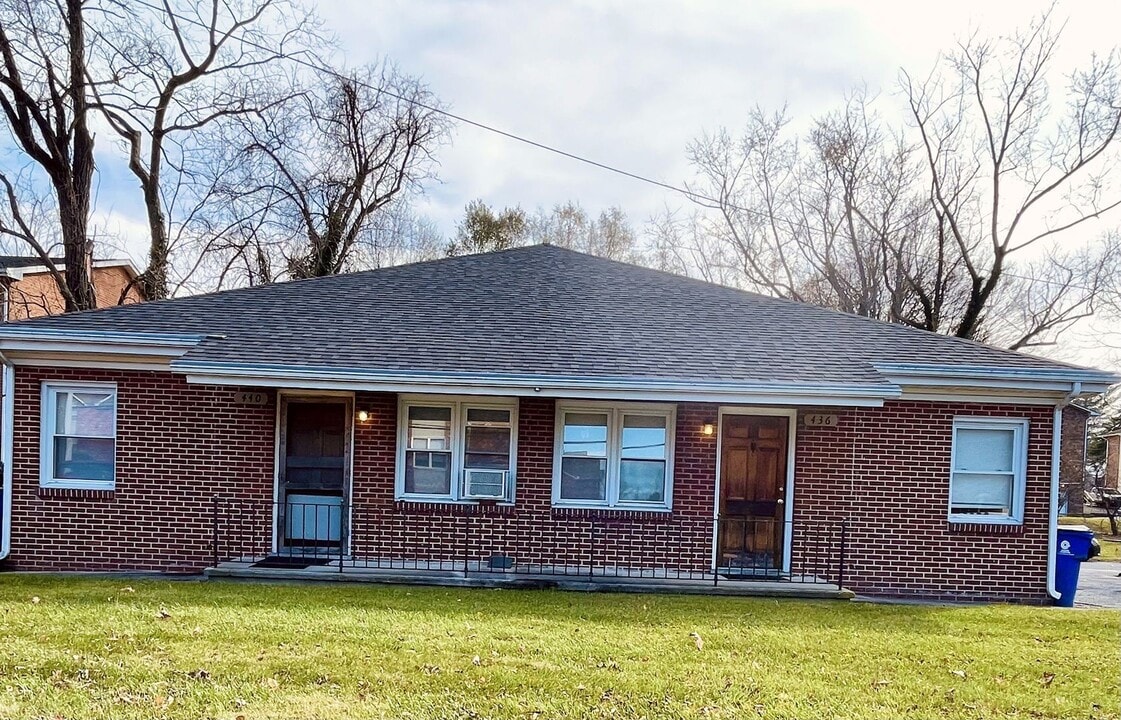 440 Roanoke St E-Unit -440 in Blacksburg, VA - Building Photo