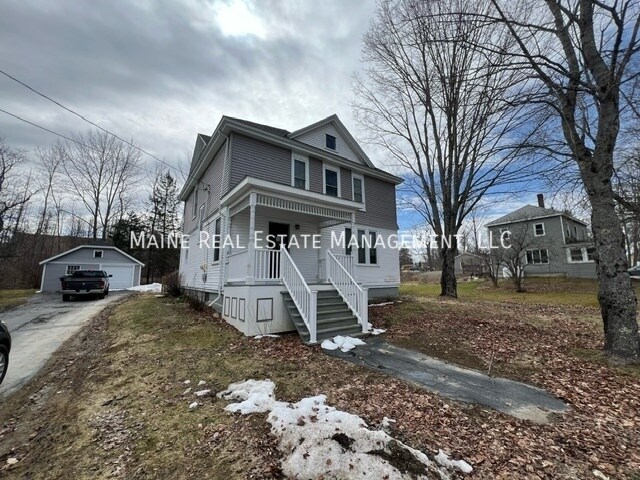 13 Cottage St in Hampden, ME - Building Photo