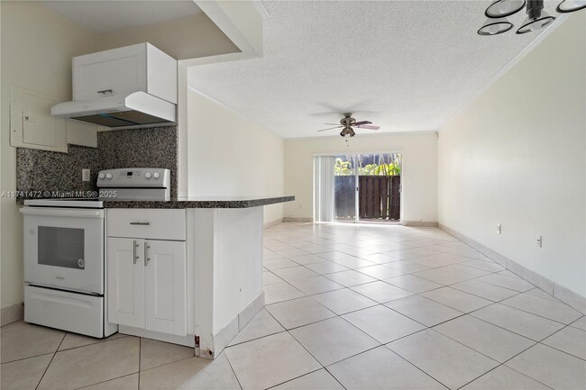 13712 SW 90th Ave in Miami, FL - Building Photo - Building Photo