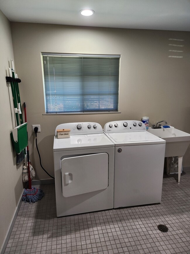 381 S Kamehameha Ave in Kahului, HI - Building Photo - Building Photo