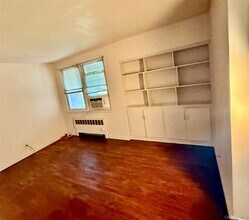 8 Bryant Crescent in White Plains, NY - Building Photo - Building Photo