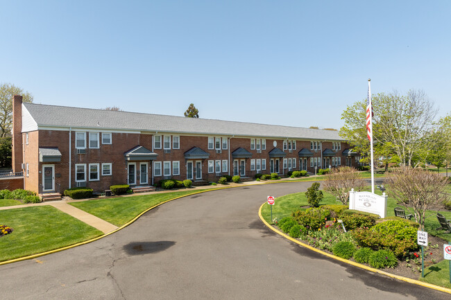 Bayhead By the Sea Condo Associates in Point Pleasant Beach, NJ - Building Photo - Building Photo