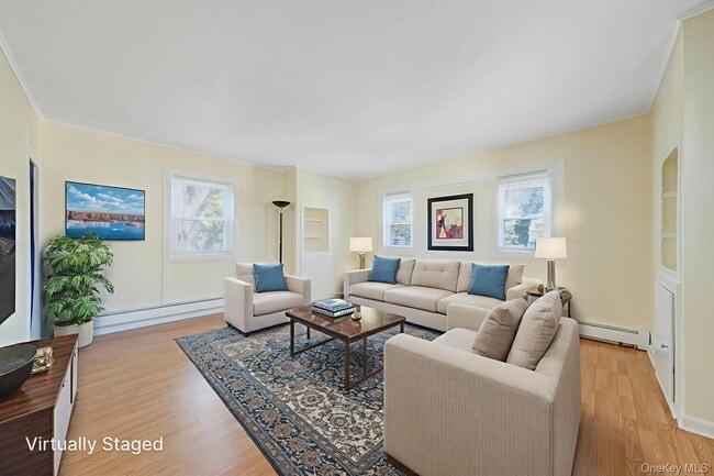 39 Chapman Pl in Bay Shore, NY - Building Photo - Building Photo