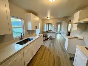 504 N 8th St in Richmond, TX - Foto de edificio - Building Photo