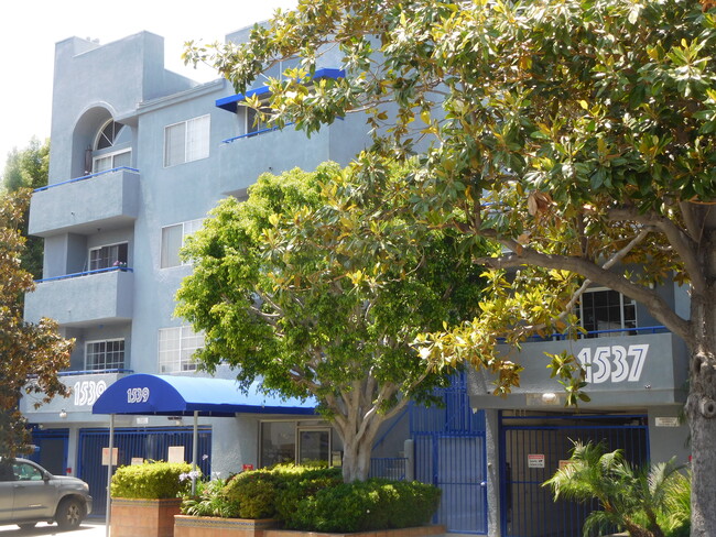 Condo Quality Apartments in Class A+ Building in Los Angeles, CA - Foto de edificio - Building Photo