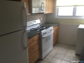 245 Unquowa Rd in Fairfield, CT - Building Photo - Building Photo