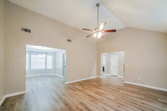 6926 Silver Grass Ct in Douglasville, GA - Foto de edificio - Building Photo