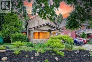 89 Roger St in Waterloo, ON - Building Photo