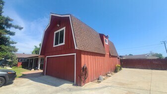 3704 E Bond Ave in Orange, CA - Building Photo