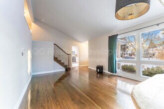 810 W Dresser Dr in Mount Prospect, IL - Foto de edificio - Building Photo