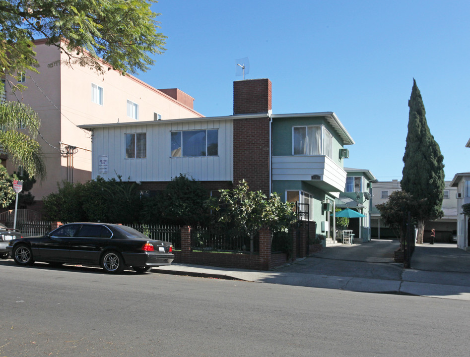 1746 N Mariposa Ave in Los Angeles, CA - Building Photo