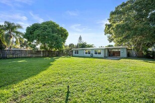 1875 45th Ave in Vero Beach, FL - Building Photo