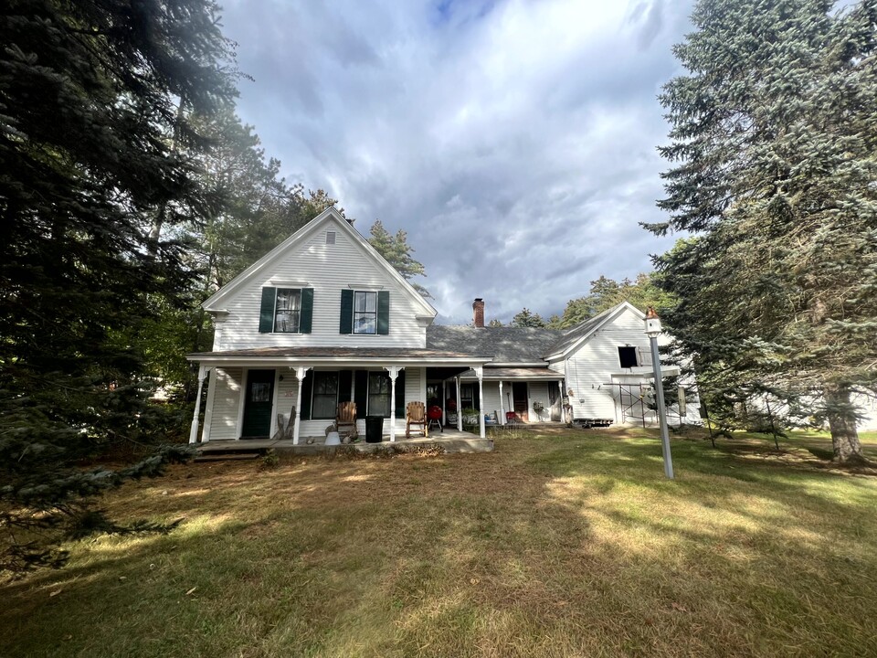 34 Fairgrounds Rd in Plymouth, NH - Building Photo