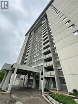375 King St N in Waterloo, ON - Building Photo