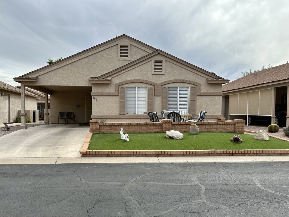 1831 E Indian Wells Dr in Chandler, AZ - Foto de edificio