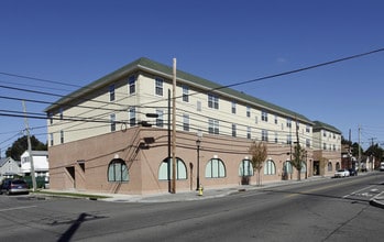 735-765 Prospect Ave in Westbury, NY - Building Photo - Building Photo