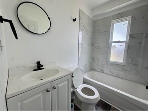 Bradley Apartments in Flint, MI - Building Photo - Building Photo