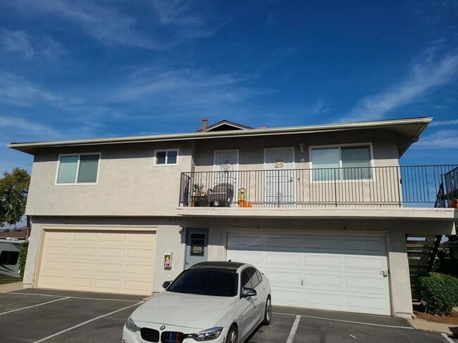 12141 Wintergreen Dr in Lakeside, CA - Foto de edificio - Building Photo