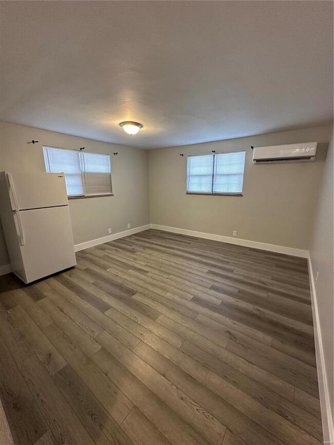 27 Chessen Ave in Wood River, IL - Building Photo - Building Photo