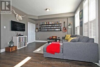 3000 Lake Shore Blvd W in Toronto, ON - Building Photo - Building Photo