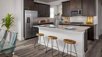 The Louise Townhomes in Arlington, TX - Foto de edificio - Building Photo