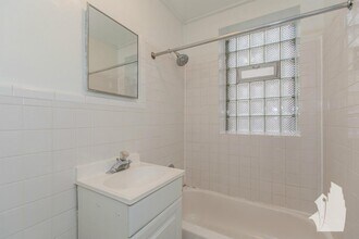 411 W Roscoe St, Unit 410 in Chicago, IL - Building Photo - Building Photo