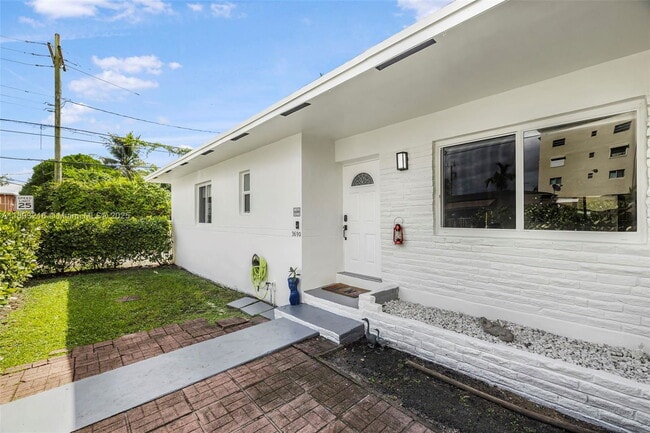 3690 SW 9th Terrace in Miami, FL - Building Photo - Building Photo
