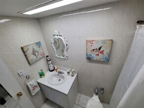 5445 Collins Ave in Miami Beach, FL - Building Photo - Building Photo