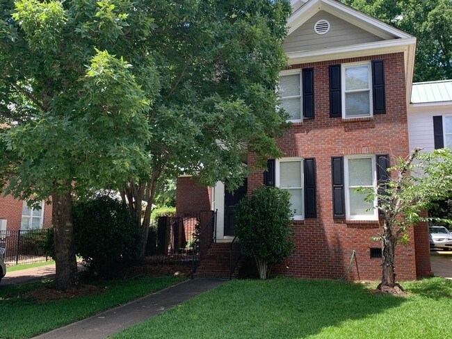 Spacious Townhome close to downtown Auburn in Auburn, AL - Building Photo - Building Photo