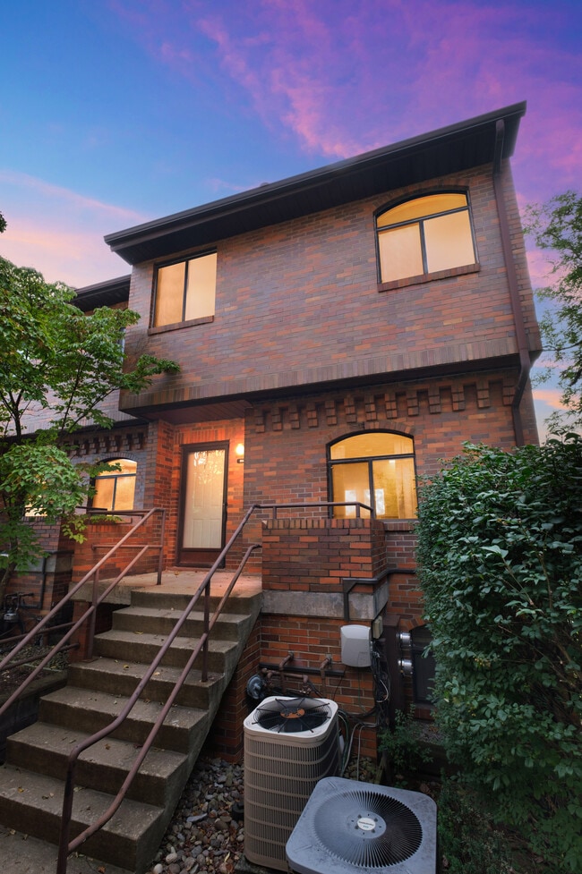 3242 Niagara Sq, Unit 1 in Pittsburgh, PA - Building Photo - Building Photo