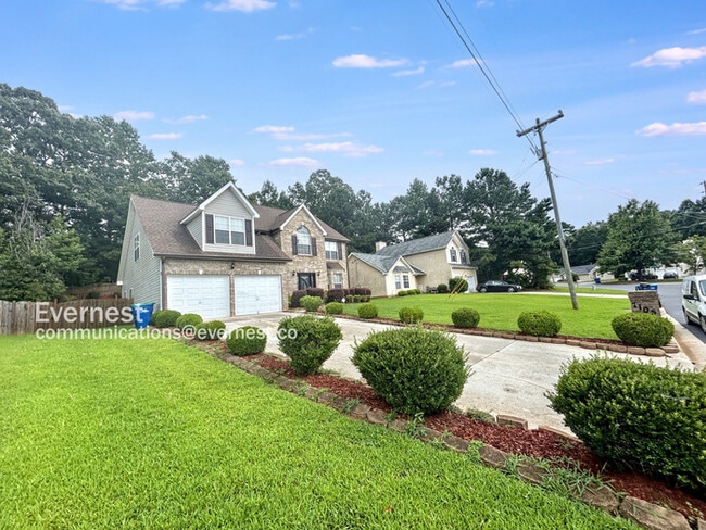 7105 Mahogany Dr in Fairburn, GA - Building Photo - Building Photo