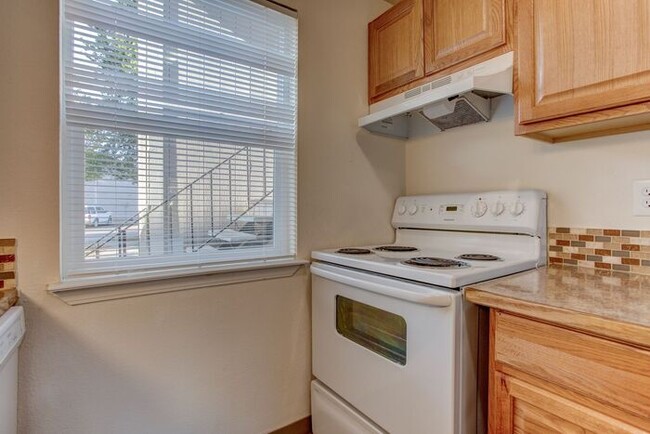 9118 SE Flavel St in Portland, OR - Foto de edificio - Building Photo