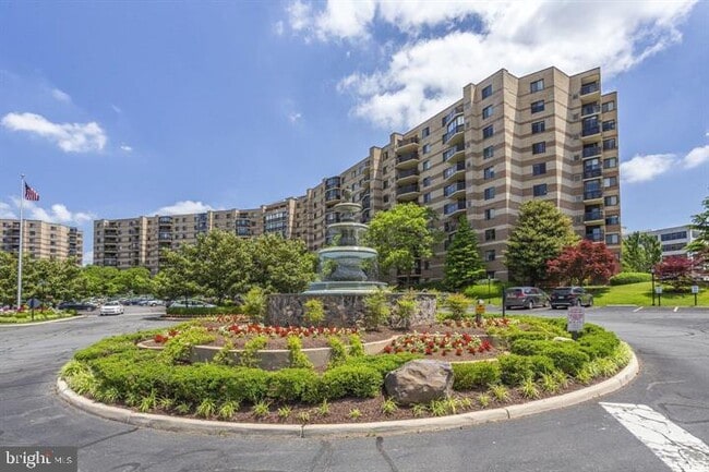 8370 Greensboro Dr in McLean, VA - Building Photo - Building Photo
