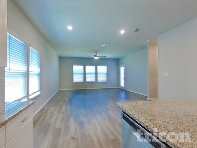 13551 Paxton Blvd in Saint Hedwig, TX - Building Photo - Building Photo