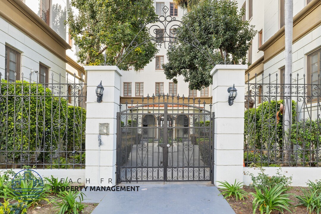 418 S. Normandie Ave. in Los Angeles, CA - Foto de edificio