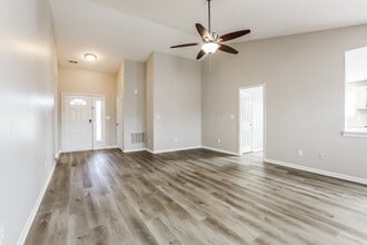 7266 Plantation Ln, Unit 3 in Avon, IN - Foto de edificio - Building Photo