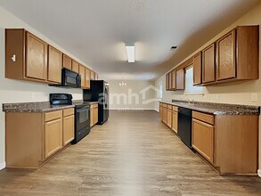 161 Cherry Laural Ln in Savannah, GA - Building Photo - Building Photo