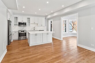 935 W Winona St, Unit N1 in Chicago, IL - Building Photo - Building Photo