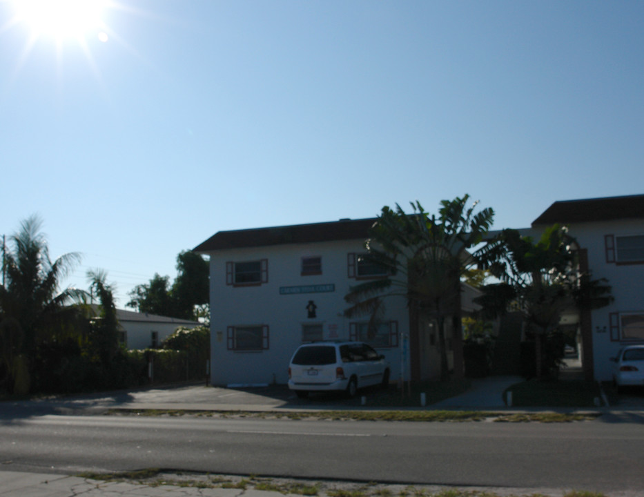 2418 Polk St in Hollywood, FL - Building Photo