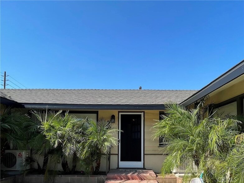 1918 N Ontario St, Unit 520C in Burbank, CA - Building Photo