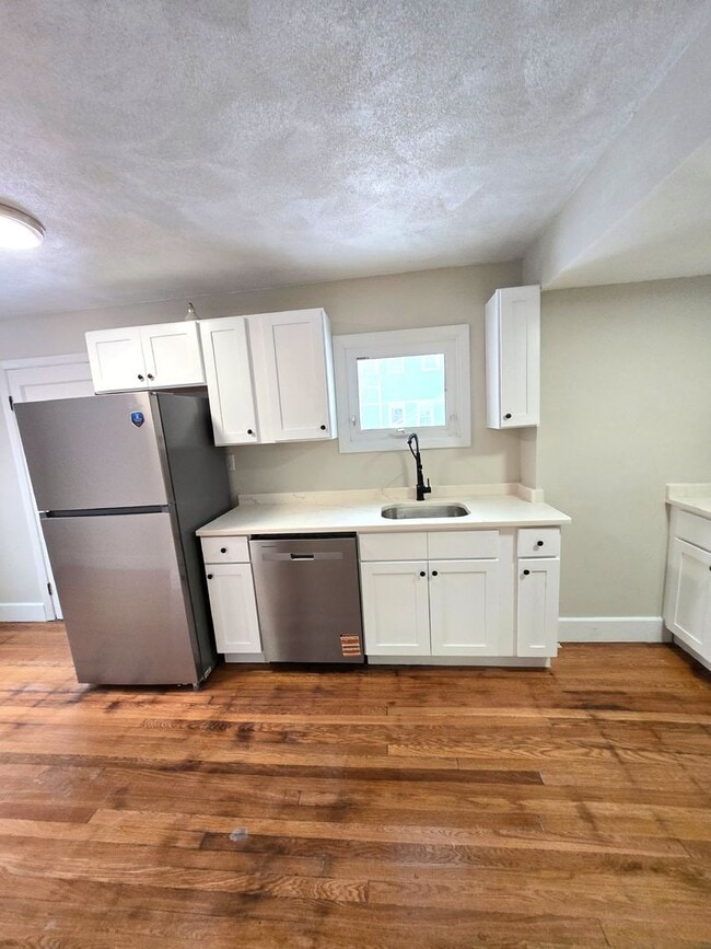 89 Armistice Blvd, Unit Unit 1L in Pawtucket, RI - Foto de edificio - Building Photo