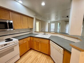 925 110th Ave NE in Bellevue, WA - Building Photo - Building Photo