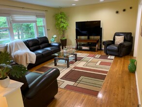 15 Sherwood Cir in Sharon, MA - Building Photo - Building Photo