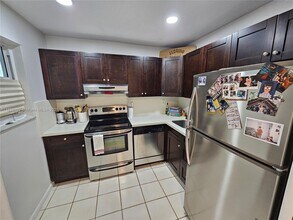 3944 NE 167th St in North Miami Beach, FL - Building Photo - Building Photo