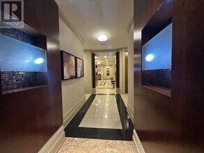 8 Rean Dr in Toronto, ON - Building Photo - Building Photo