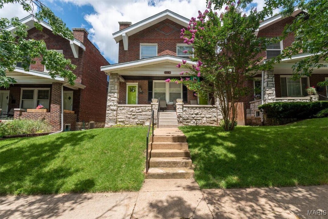 5249 Sutherland Ave in St. Louis, MO - Building Photo