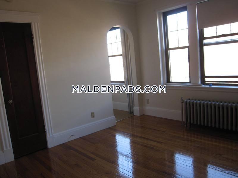 349 Pleasant St in Malden, MA - Building Photo