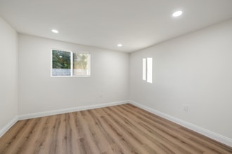 43020 6th St E in Lancaster, CA - Building Photo - Building Photo